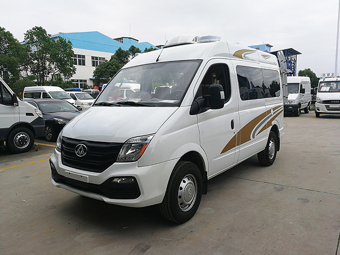 上汽大通V80短軸中頂B型房車(chē)