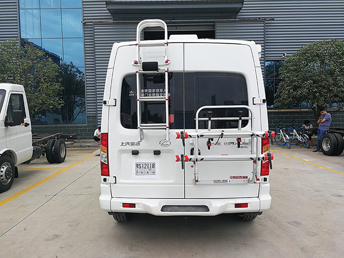 上汽大通V80短軸中頂B型房車(chē)