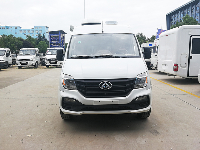 上汽大通V80短軸中頂B型房車(chē)