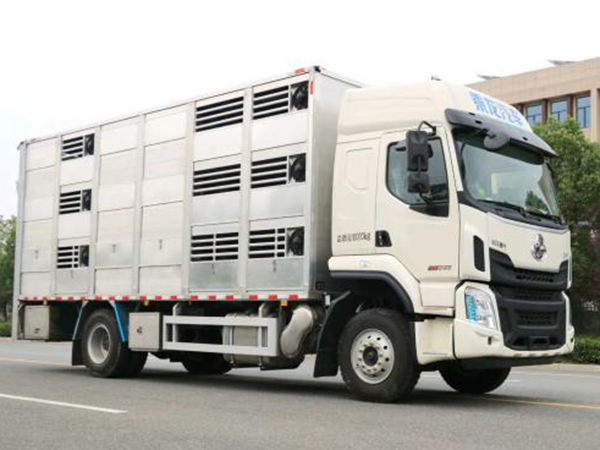 東風(fēng)天錦6.8米畜禽運輸車