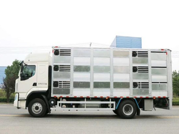 柳汽9.6米畜禽運(yùn)輸車