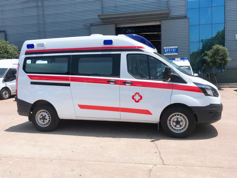 福特V362中軸中頂汽油版監(jiān)護型救護車