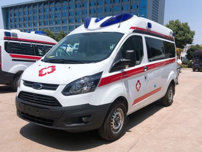 福特V362中軸中頂汽油版監(jiān)護(hù)型救護(hù)車(chē)