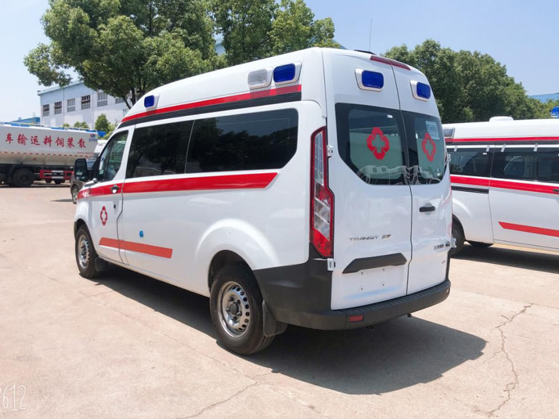 福特V362中軸中頂汽油版監(jiān)護型救護車