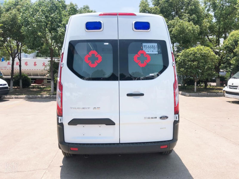 福特V362中軸中頂汽油版監(jiān)護型救護車