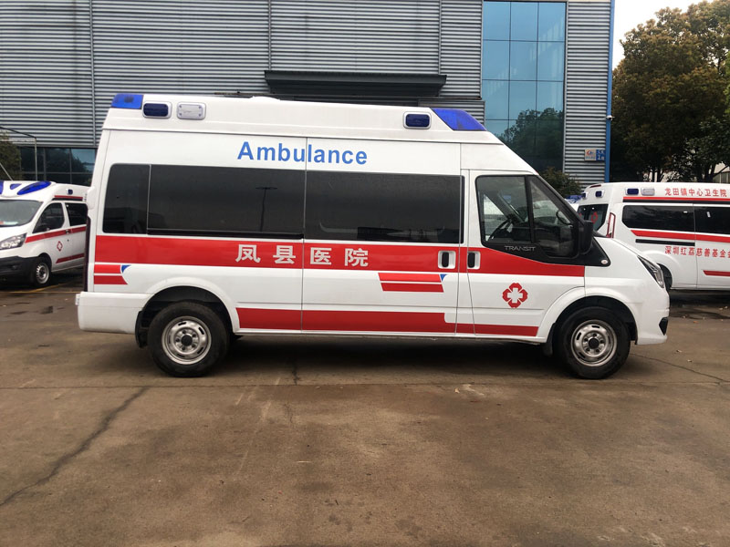 福特V348長軸高頂救護(hù)車