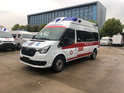 福特V348長(zhǎng)軸高頂救護(hù)車(chē)