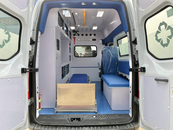 新全順中軸中頂汽油版自動(dòng)檔救護(hù)車