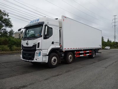 柳汽乘龍小三軸冷藏車