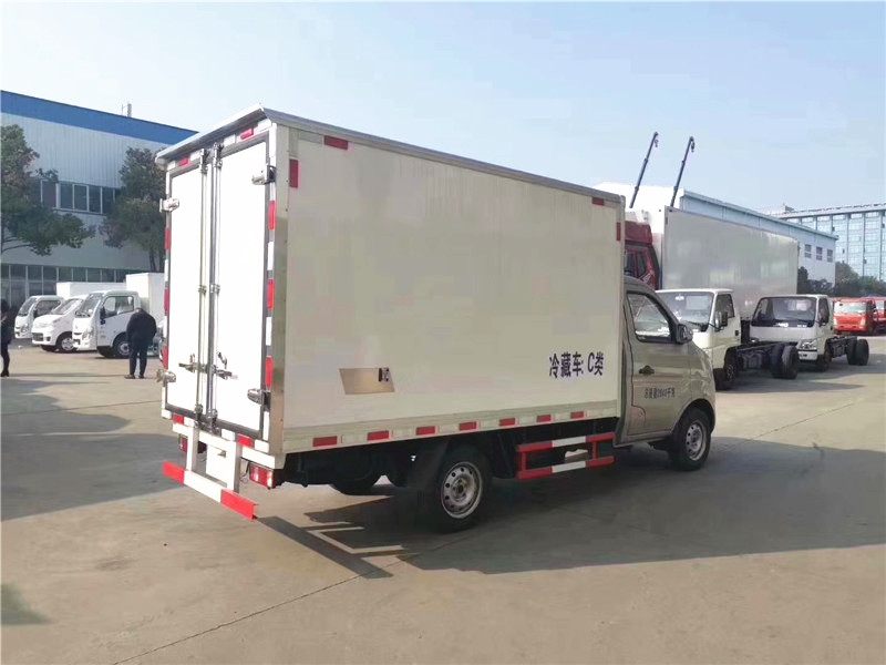 長安跨越王3米冷藏車