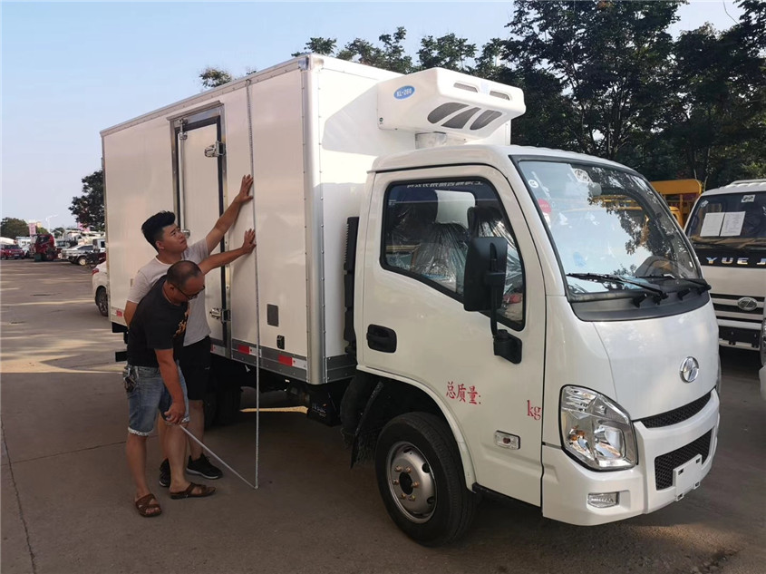 上汽躍進(jìn)福星3.26米冷藏車