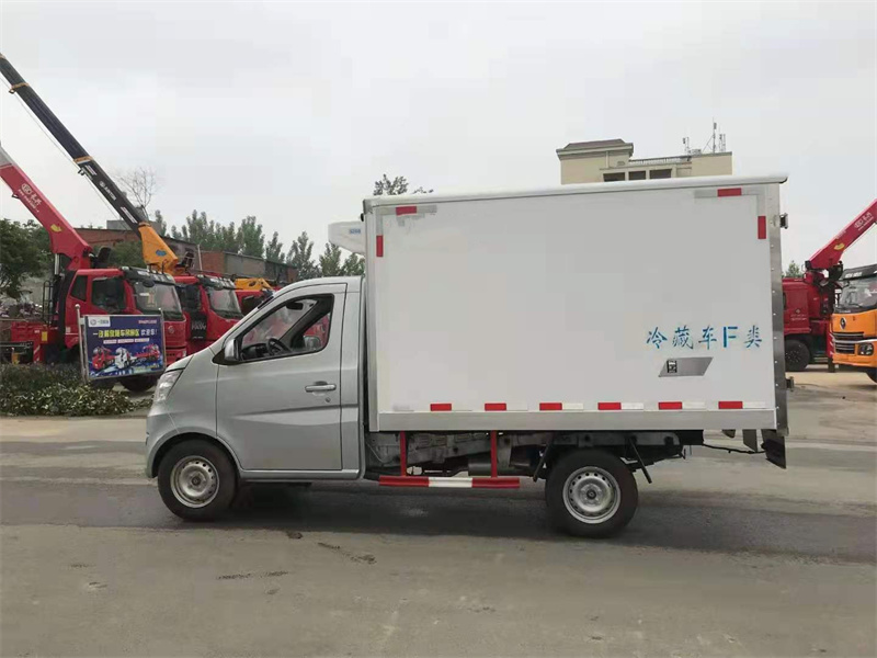 長(zhǎng)安后單輪小型冷藏車