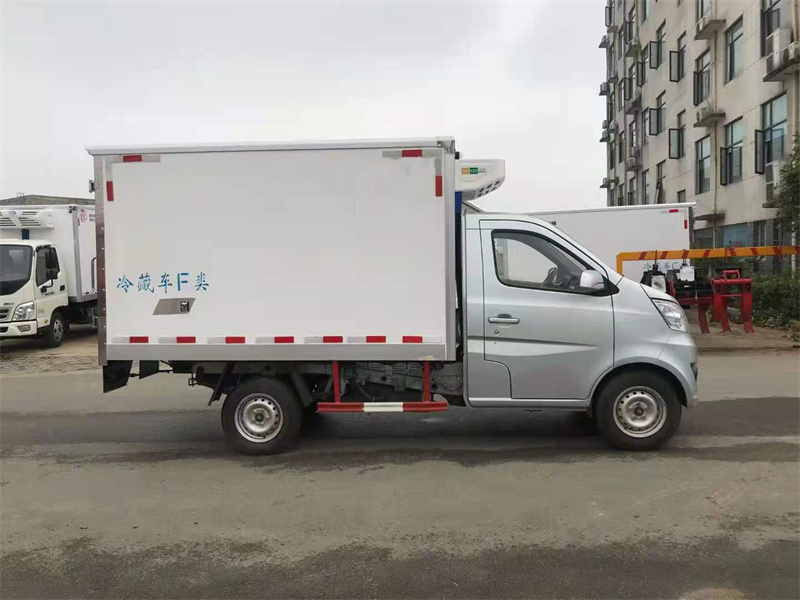 長(zhǎng)安后單輪小型冷藏車