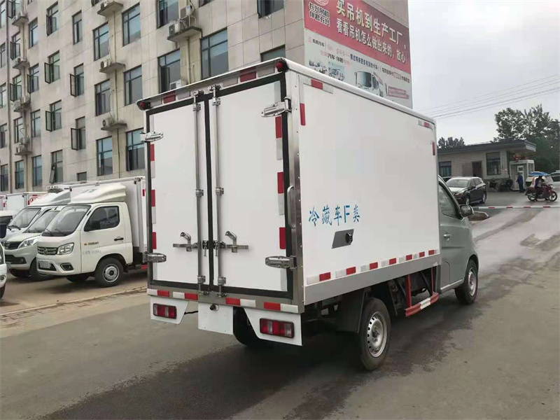 長(zhǎng)安后單輪小型冷藏車