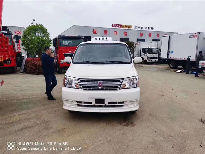 金杯新快運(yùn)面包冷藏車(chē)