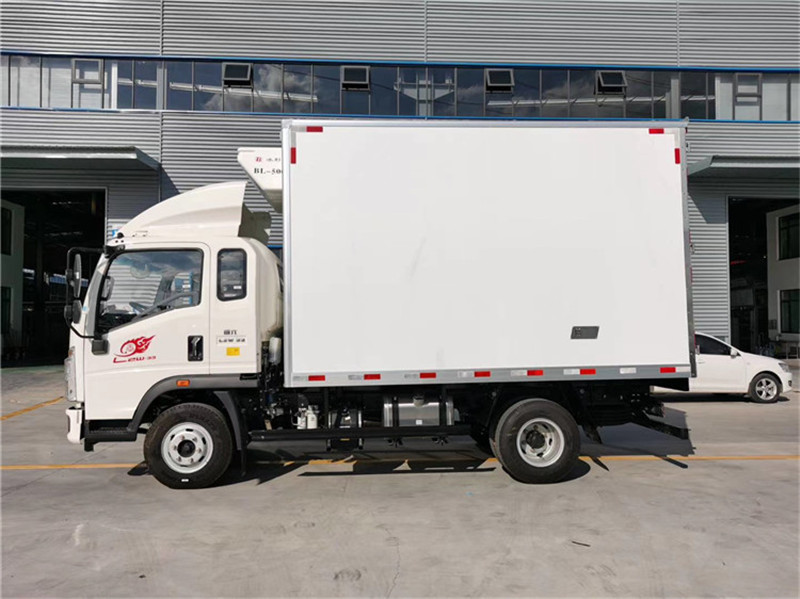  重汽豪沃藍(lán)牌冷藏車