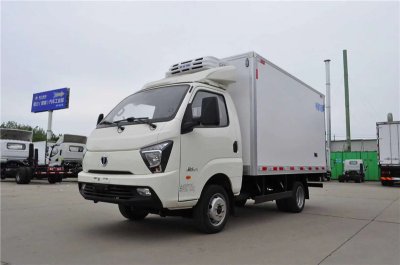 飛碟締途3.8米柴油版冷藏車