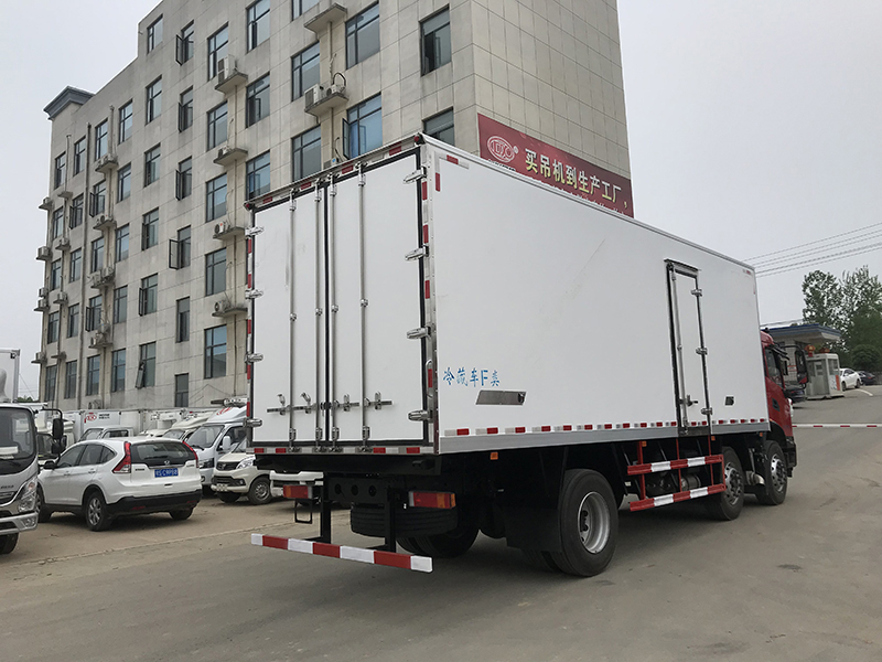 東風(fēng)天錦KR小三軸平頂冷藏車