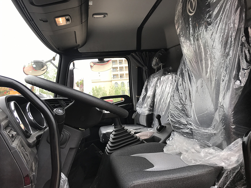 東風(fēng)天錦KR小三軸平頂冷藏車
