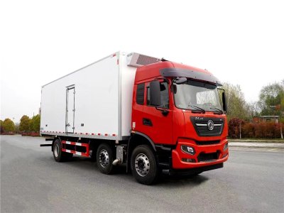 東風(fēng)天錦KR小三軸高頂雙臥冷藏車