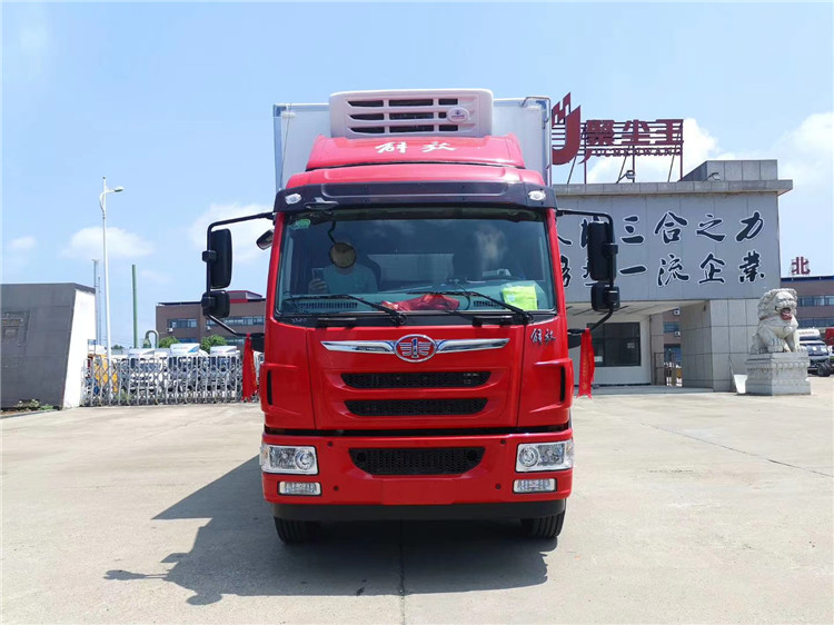  解放麟VH6.8米冷藏車
