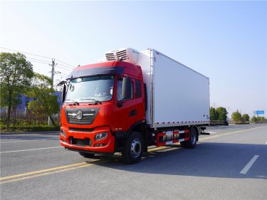 東風(fēng)天錦KR高頂雙臥6.8米冷藏車