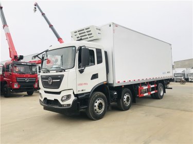 東風(fēng)天錦小三軸7.7米冷藏車