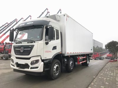 東風(fēng)天錦KR小三軸高頂雙臥冷藏車