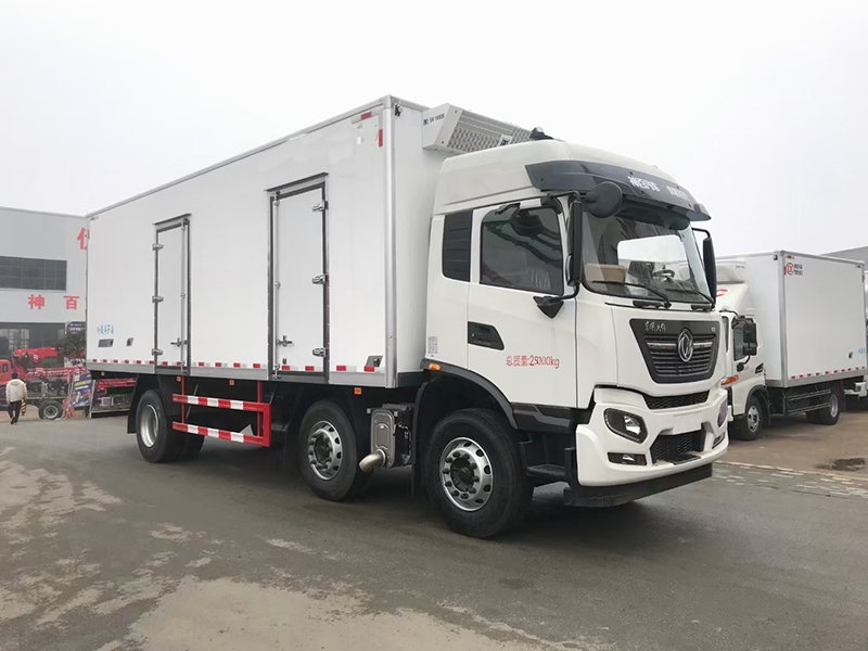 東風(fēng)天錦KR小三軸高頂雙臥冷藏車