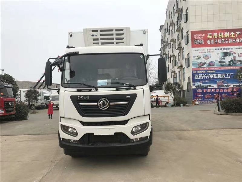 東風(fēng)天錦KR前四后四平頂冷藏車(chē)