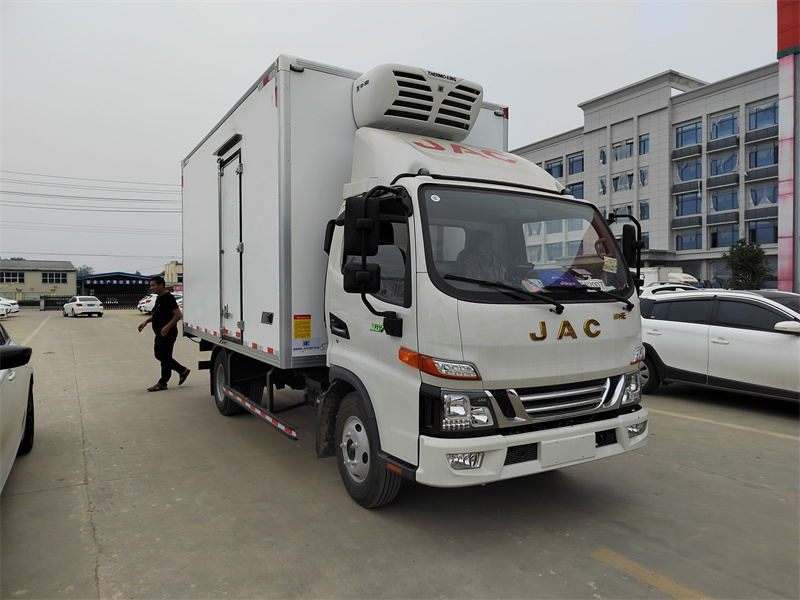 江淮帥鈴E4.2米活動(dòng)式肉鉤冷藏車