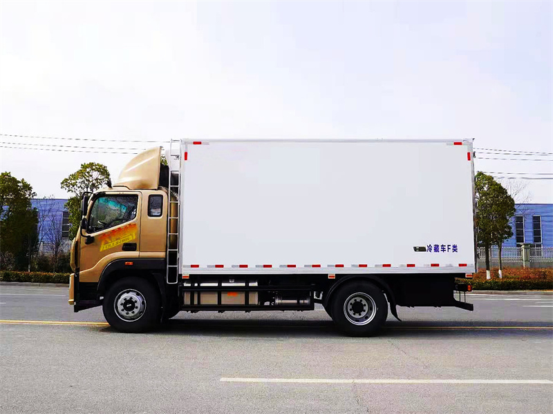 福田奧鈴大黃蜂5.3米冷藏車(chē)