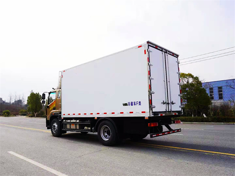 福田奧鈴大黃蜂5.3米冷藏車(chē)