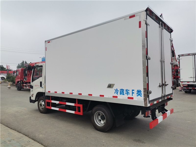 江鈴凱運(yùn)4.2米肉鉤冷藏車