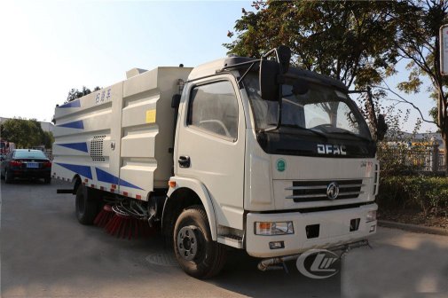 不上牌東風(fēng)多利卡掃路車2.5立方水/5立方塵