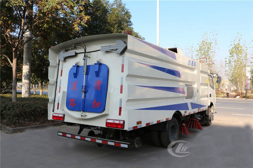 不上牌東風(fēng)多利卡掃路車2.5立方水/5立方塵