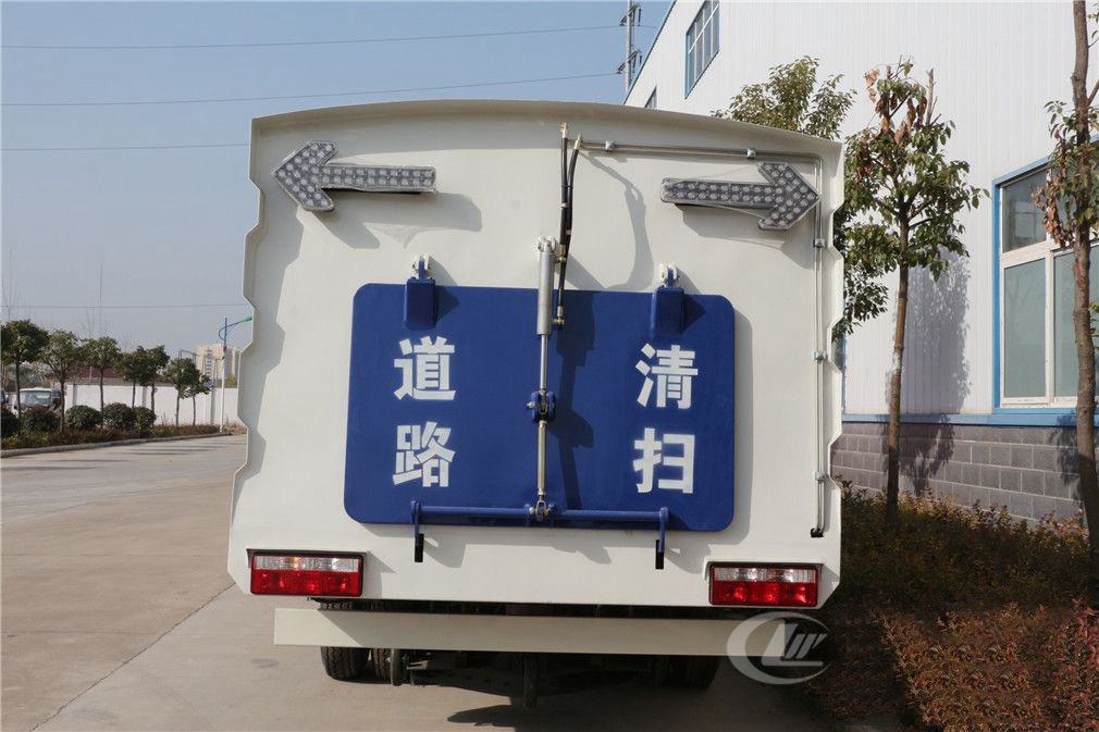 不上牌東風(fēng)多利卡掃路車2.5立方水/5立方塵