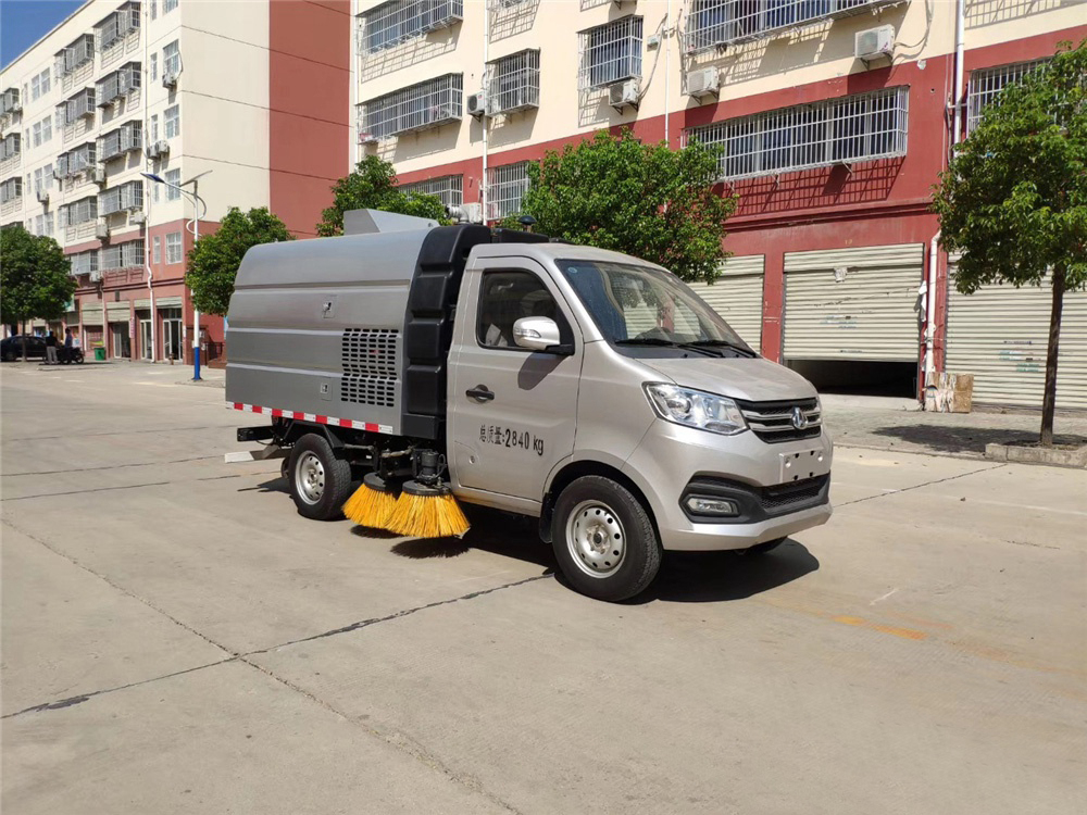 長(zhǎng)安掃路車0.5立方水/1.5立方塵
