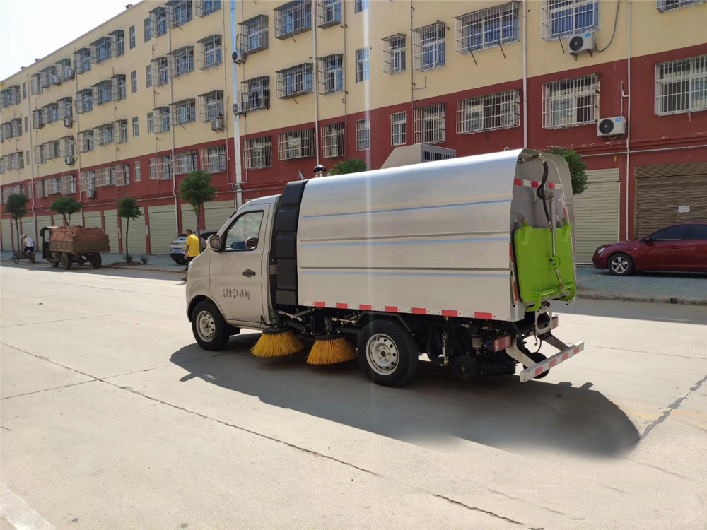 長(zhǎng)安掃路車0.5立方水/1.5立方塵