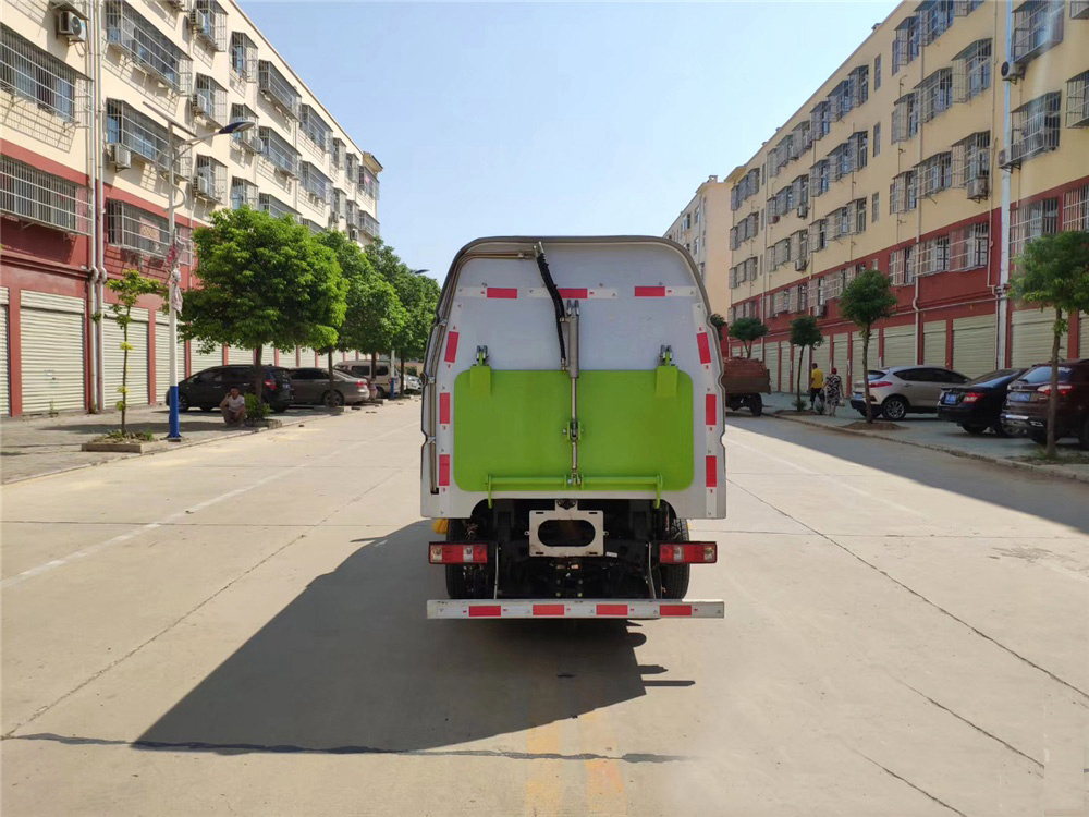 長(zhǎng)安掃路車0.5立方水/1.5立方塵