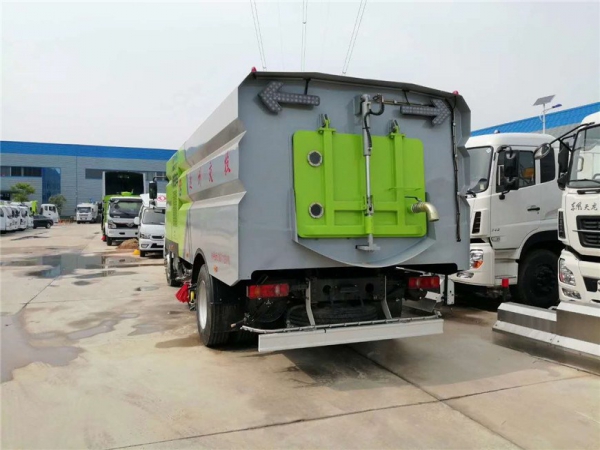 東風(fēng)天錦洗掃車(chē)