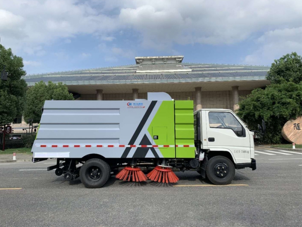 江鈴凱銳掃路車