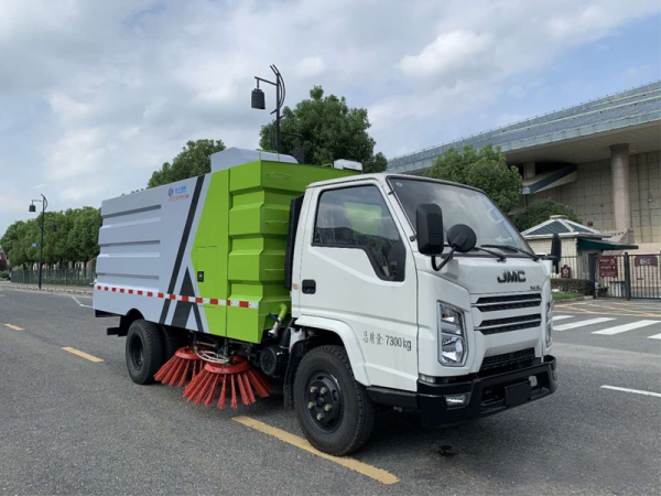 江鈴凱銳掃路車