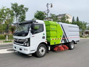 東風(fēng)凱普特7.5方掃路車