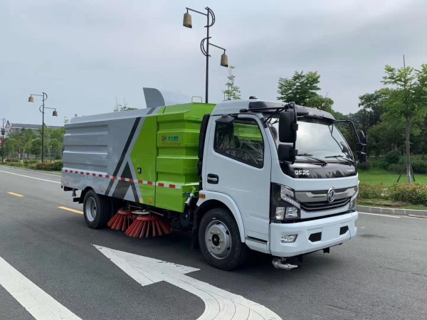 東風凱普特7.5方掃路車