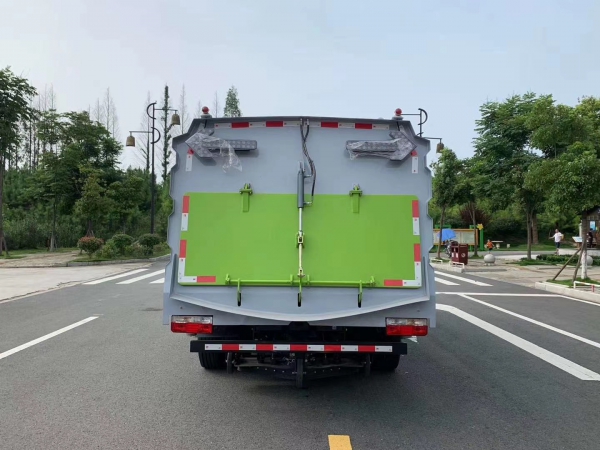 東風凱普特7.5方掃路車
