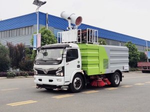 東風(fēng)多利卡7.5方掃路車帶噴霧炮