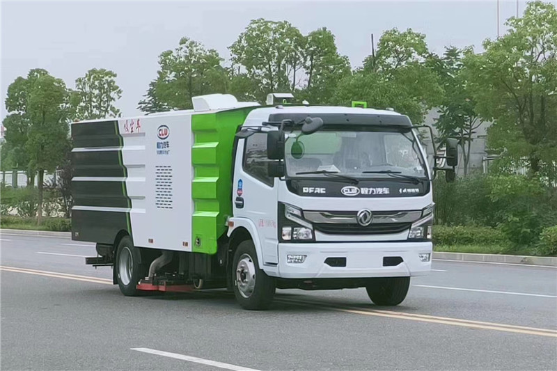 東風大多利卡8方吸塵車1.5立方水/6立方塵