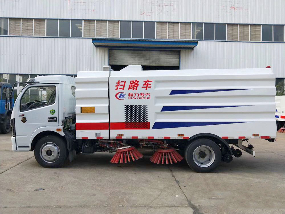 東風(fēng)D7掃路車2.5立方水/5立方塵