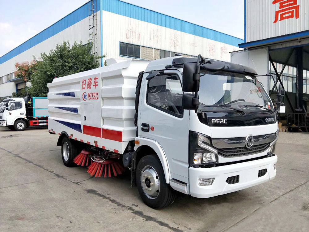 東風(fēng)D7掃路車2.5立方水/5立方塵